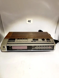 Radio sveglia elettrica generale vintage modello 7-4634B - Foto 1 di 9