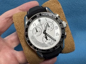 Raro Orologio Vintage Victorinox Swiss Army Cronografo 241496 Quadrante Bianco Quarzo - Foto 1 di 18
