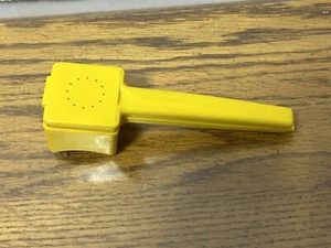 VTG TUPPERWARE YELLOW CORN ON COB BUTTER SPREAD W/ SALT SHAKER BUILT IN - Picture 1 of 5