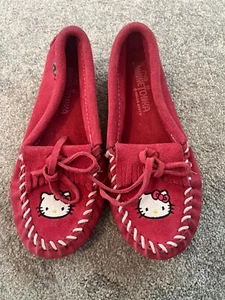 Minnetonka Hello Kitty Moccasins Slip On Shoes Embroided Girls Kids Size 1 - Picture 1 of 15