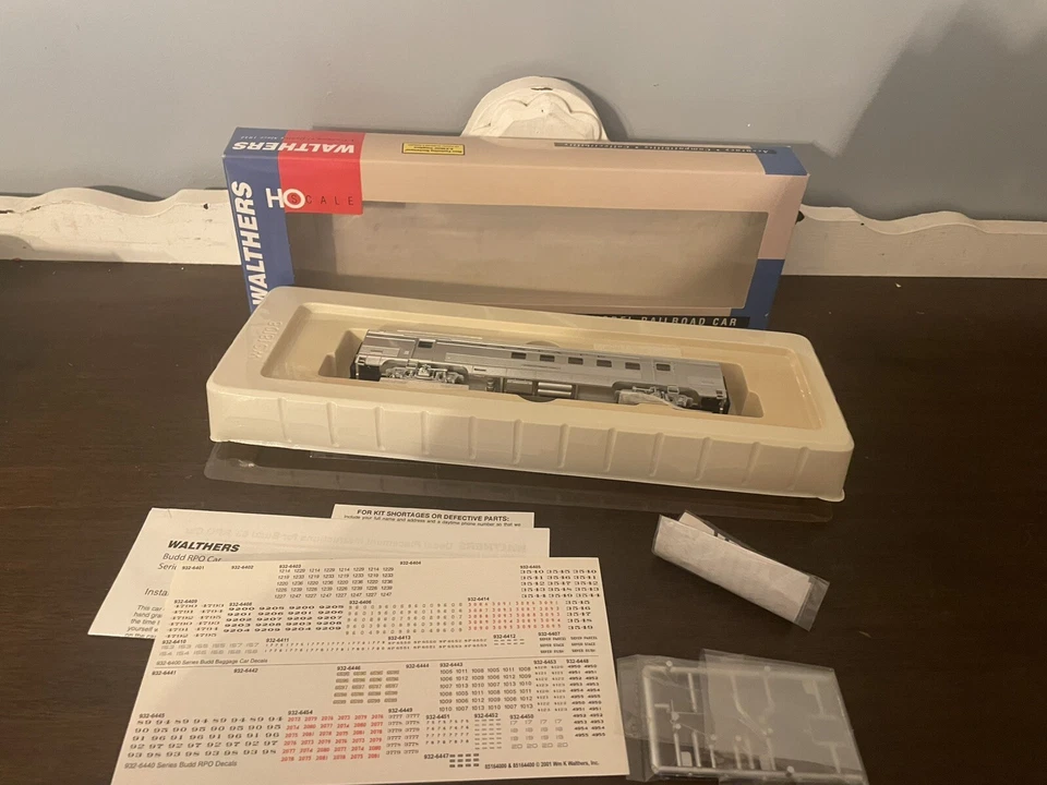 Walthers 932-6445 ~ 63' Budd RPO Passenger Car ~ Santa Fe .. HO Scale NIB NOS - Image 1 of 4