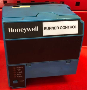 Honeywell RM7895D1011 Primary Control w/ Wiring Subbase - Picture 1 of 3