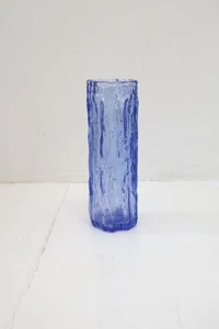 RAVENHEAD - FLINT/BARK DESIGN - BLUE TEXTURED GLASS VASE - VINTAGE 70's 6.5” - Picture 1 of 7