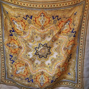 Vintage 100% Pure Wool Scarf Wrap Artsy Designed Hand Screen Print Luxurious 29” - Picture 1 of 7