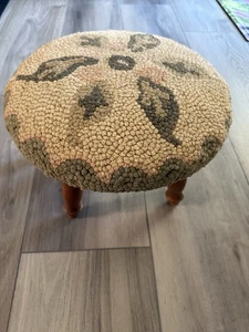 VTG Latch Hook Wood Foot Stool Ottoman Handmade Cottage Grandma Floral 13 In. - Picture 1 of 7