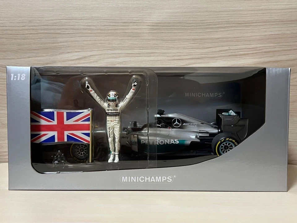 Minichamps 1/18 Mercedes AMG Petronas W05 F1 Hamilton 2014 Abu Dhabi GP Modell - Bild 1 von 4