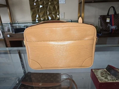 [TEST LISTING - NOT FOR SALE] Louis Vuitton Trocadero Epi Crossbody Dial on NA - Image 1 of 4