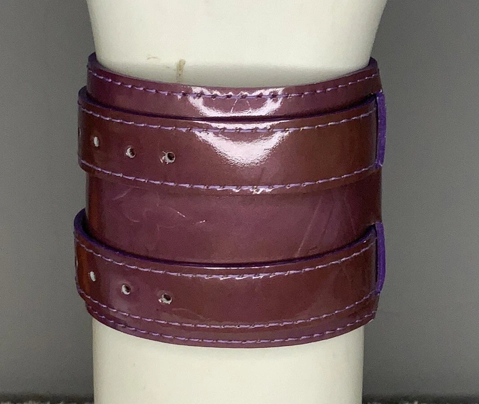 Pulsera Louis Vuitton Charlton Doble Envoltura en Cuero Vernis Monograma Púrpura Foto 1 de 4