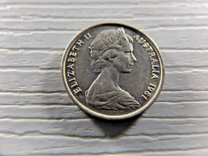 AUSTRALIAN 1981 5 Cents #1d - Picture 1 of 2