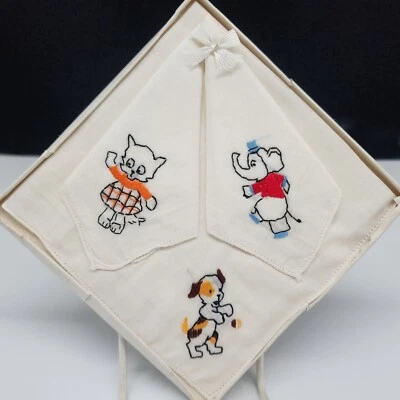 Conjunto de lenço infantil vintage com animais bordados gato cachorro e elefante - Imagem 1 de 4