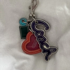 Borsa Coach I Love Fob Scritta Cuore Cornice Portafoto Usato in Ottime Condizioni - Foto 1 di 4