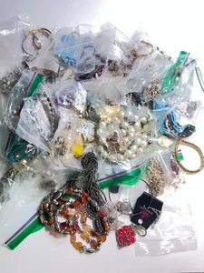 1 Pound Vintage to Modern Costume RANDOM Jewelry Grab-bag Junk Estate Wearable - Picture 1 of 11