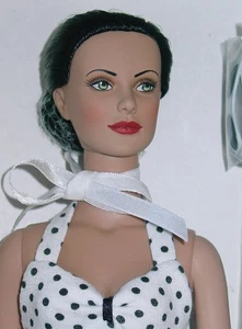 16" Tonner ~ Brenda Starr ~ Resort Daphne Dimples ~ MIB ~ LE 300 - Picture 1 of 6
