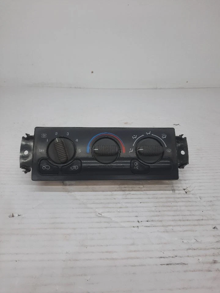 15054697 Control de temperatura con CA para 99-02 GMC Sierra 3500 287595 L073 Foto 1 de 4