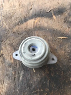 2009-2010 Mercedes-Benz GLK Motor Mount OEM!! A2042402017 - Imagem 1 de 4