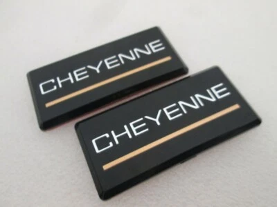 Chevrolet Cheyenne 88-98 2 piezas techo pilar cabina emblema placa de identificación lateral NUEVO Foto 1 de 2