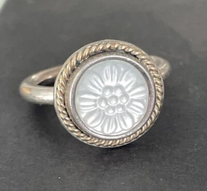 Pandora Sterling Silver Mother of Pearl Flower ring Ale - Picture 1 of 4