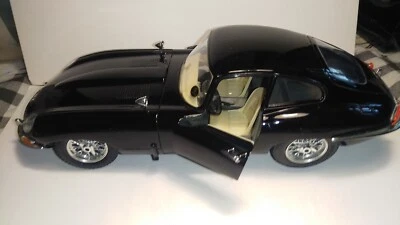 Diabolik Jaguar e-type  burago 1/18 nero - Immagine 1 di 4