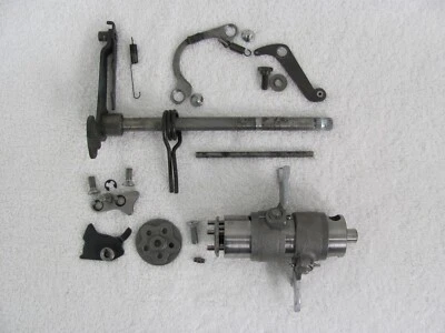 Suzuki TC90 1972 transmisión eje de cambio, leva/tambor, horquillas, pasadores y soportes Foto 1 de 4