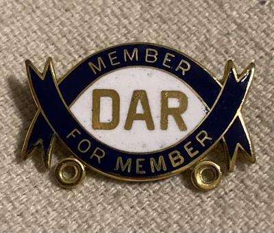 DAR Daughters of the American Revolution Member For Member Pin JEC & CO Badge - Image 1 of 4