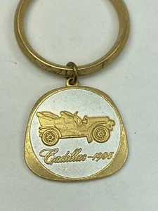 1905 Cadillac Model F Gold Tone Retro Style Metal Keychain Key Fob - Foto 1 di 4