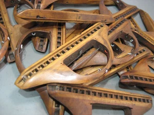 Vecchi accessori pezzi telaio tessuto circa 50 + pezzi antichi - Foto 1 di 7