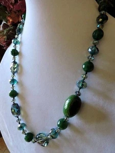 HERMOSO Collar de Cuentas de Vidrio Grueso de Cristal Verde Nuevo Sin Etiquetas - Imagen 1 de 8