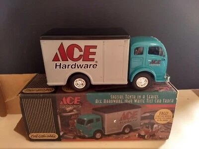 Camión ACE HARDWARE 1949 BLANCO CABINA INCLINABLE, ERTL Coleccionables 1:43 Nuevo en caja abierta Foto 1 de 4