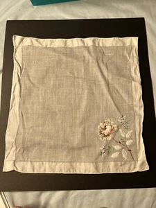 Weißes Leinen Taschentuch bestickt rosa Rosen Design Saumrand Vintage Retro - Bild 1 von 8