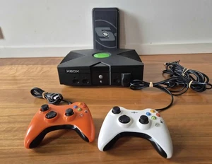 Microsoft Original Xbox Console Mod-chipped - 2 Non Genuine Controllers + Games  - Picture 1 of 7