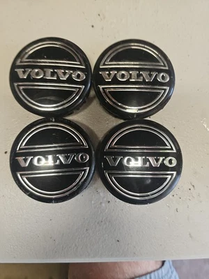 Центральный колпак volvo 2 1/2 дюйма от оригинального производителя черный xc9 850 940 960 c70 деталь #30666913 - НАБОР ИЗ 4 - Изображение 1 из 3