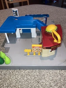 Driven by Battat Dine & Drive Pit Stop Gas Station Drive Thru Pocket Series 2018 - Picture 1 of 5