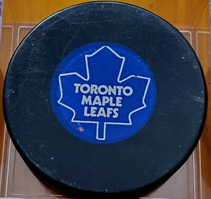 TORONTO FOGLIE D'ACERO NHL VINTAGE APPROVATO VICERÉ MFG. GIOCO UFFICIALE PUCK 🇨🇦 - Foto 1 di 11