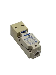 Telemecanique Induktiver Sensor XS7-C40MP230 - Bild 1 von 3