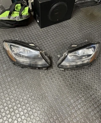 OEM PAIR OF HEADLIGHTS FOR MERCEDES BENZ C300 2016 USED - Image 1 of 3