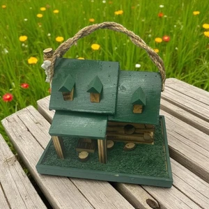 Amish Log Cabin Birdhouse With Grass Floor Green Roof and Jute Rope Hangar - Picture 1 of 6