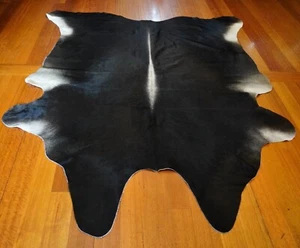 A Statement Hide - Dark & Glossy with an Amazing Blaze - A Hand Selected Cowhide - Foto 1 di 10