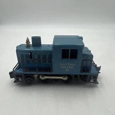 LIONEL POSTWAR O GAUGE NAVY YARD SWITCHER DIESEL LOCOMOTIVE #51- TESTED & RUNS - Image 1 of 4