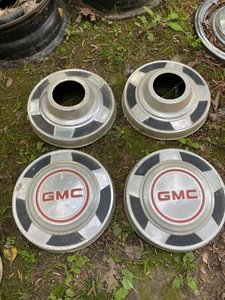 1970s 1980s GMC Truck 1/2 Ton 4x4 hubcaps set of 4 hub cap hubcap wheel cover - Picture 1 of 13