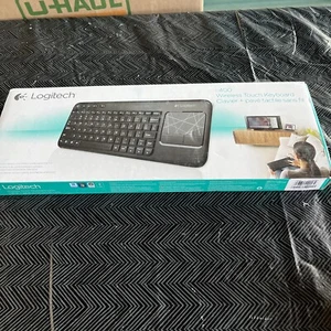 Logitech K400 (920-003070) Wireless Keyboard Built-In Multi-Touch Touchpad - Picture 1 of 7