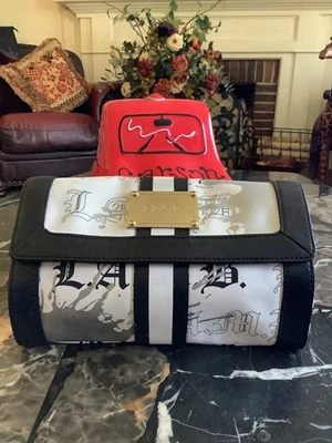 洛杉矶 炼金术黑色/白色折叠皮革装饰手拿包 Gwen Stefani — 第 1/4 张图片