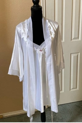 Nightgown and robe/ perfect for honeymoon - Image 1 of 4