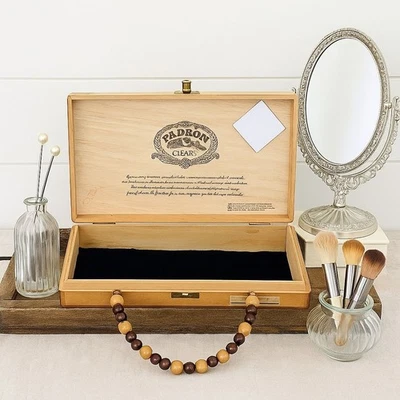 Cartera artesanal con caja de cigarros girasol de colección con impresión de postal tocador cottagecore Foto 1 de 4