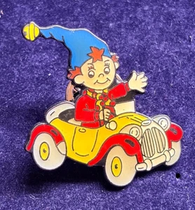 INSIGNIA PIN VINTAGE COCHE DE CONDUCCIÓN DE ASOMBRO PARA INVESTIGACIÓN DE LA ARTRITIS CARIDAD - Imagen 1 de 3