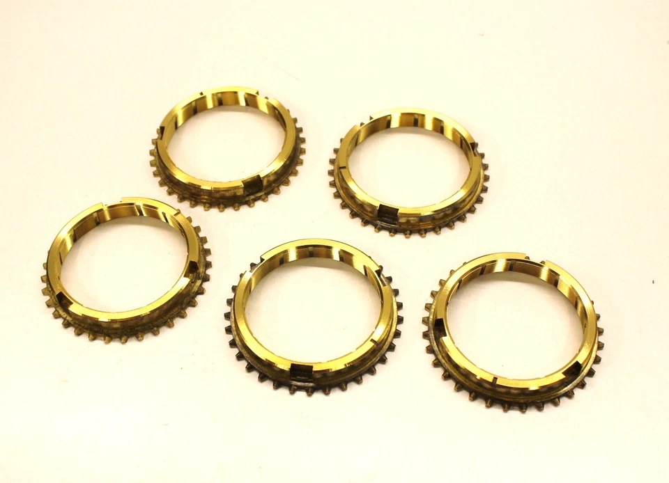 КОМПЛЕКТ ИЗ 5 СИНХРОНИЗИРУЮЩИХ КОЛЕЦ (КОЛЬЦА ПЕРЕГОРОДКИ) TRIUMPH TR7 & TR8 С 5-СТУПЕНЧАТОЙ КОРОБКОЙ ПЕРЕДАЧ - Изображение 1 из 1