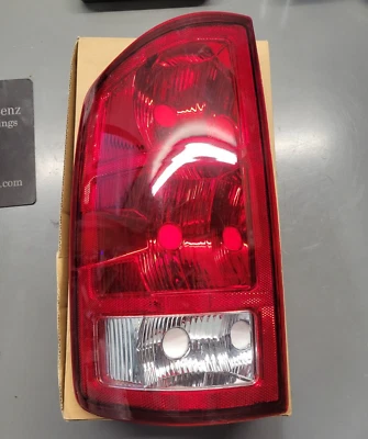 Conjunto de luz trasera izquierda del lado del conductor Depo 02-06 Dodge 1500 334-1906L-US Foto 1 de 4