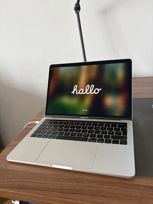 Apple MacBook Pro 13” 2019 Intel Core i5 1.4GHz 8GB RAM 128GB SSD Iris Plus 645 - Bild 1 von 4
