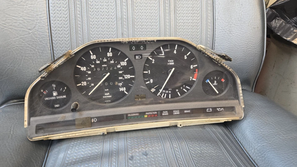 BMW E30 318i 325e gauge cluster 1983 redline 6,250 OEM - Image 1 of 4