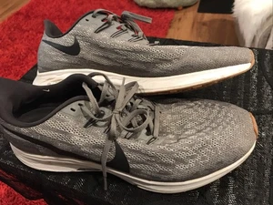 EUC Nike Air Zoom Pegasus 46 Herren US 12 Gunsmoke Weiß Braun Grau AQ2203-001 D6 - Bild 1 von 7