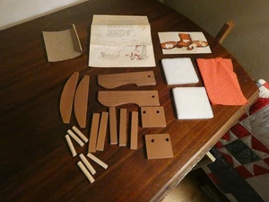 Kit Artigianale "Sew 'n Stow Rocker" Vintage 1973 Artigianato Nazionale - Foto 1 di 6